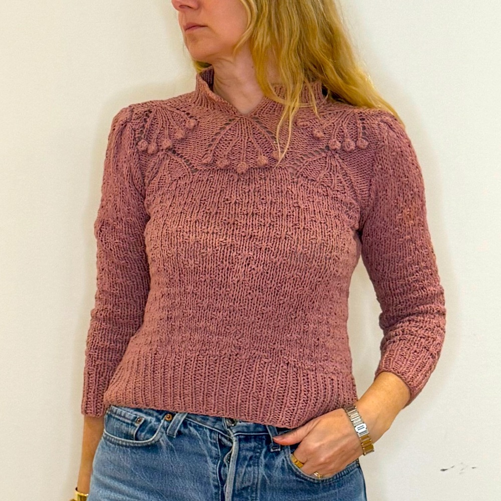 Beautiful Dusty Pink Vintage Sweater size Small/Medium